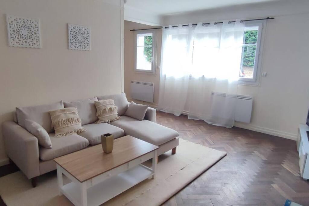 Appartement Tres Bien Place Шатору Экстерьер фото